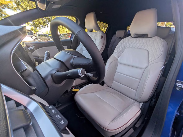RENAULT Clio 1.6 E-Tech hybride 140ch Initiale Paris -21N - Vue 4