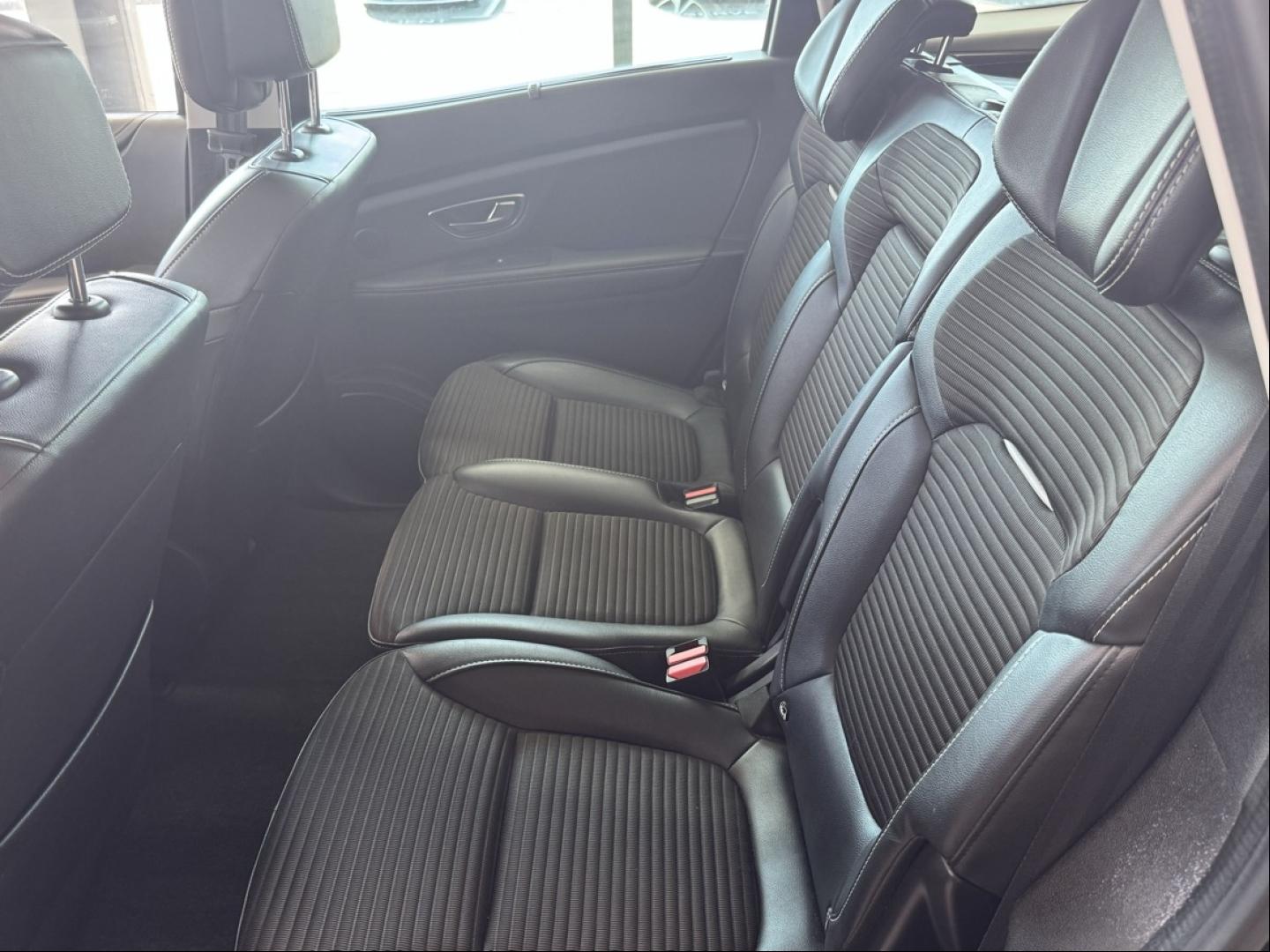 RENAULT Grand Scenic 1.3 TCe 140ch energy Intens EDC - Photo 18